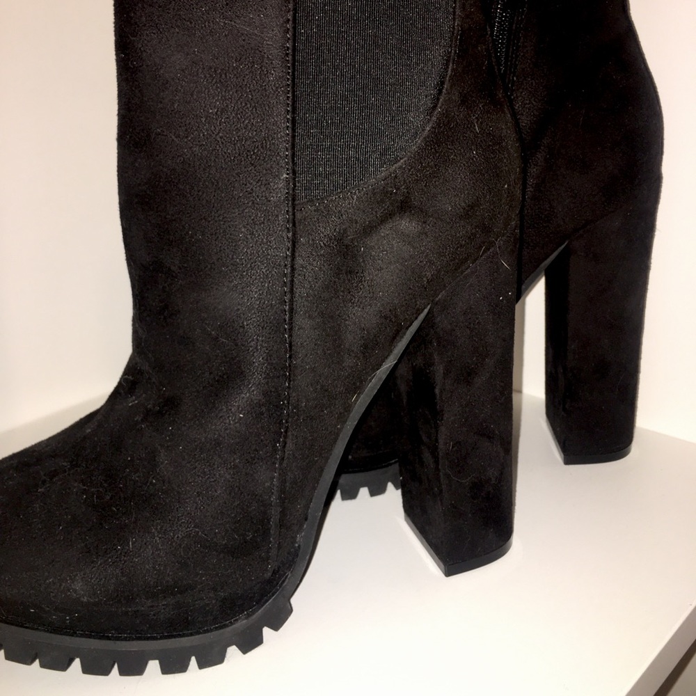 BLACK SUEDE HEELED BOOTS